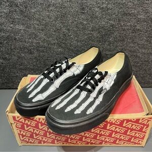 Vans Men's "X-Ray Skeleton Feet" Authentic Lace Up Shoes Size 8.5 Women / 7 Men